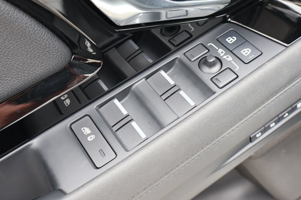 Used 2023 Land Rover Range Rover Evoque R-Dynamic SE AWD/4WD image 9
