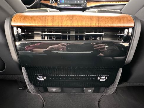 Used 2022 Jeep Grand Wagoneer Series III image 37