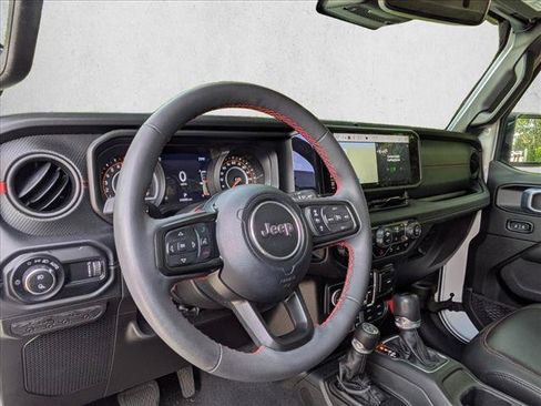 Used 2024 Jeep Gladiator Rubicon AWD/4WD image 10