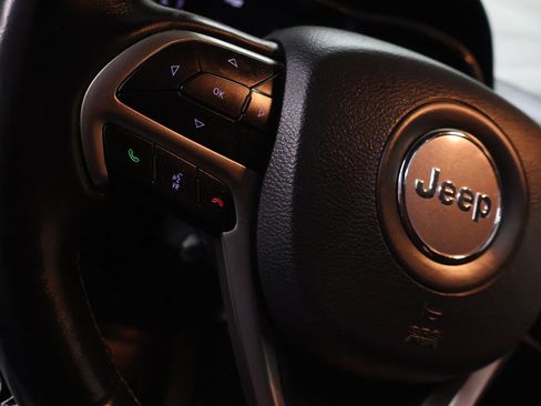 Used 2019 Jeep Grand Cherokee Overland AWD/4WD image 19