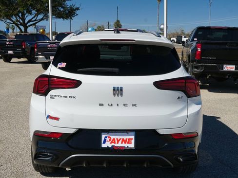 Used 2024 Buick Encore GX Sport Touring image 8