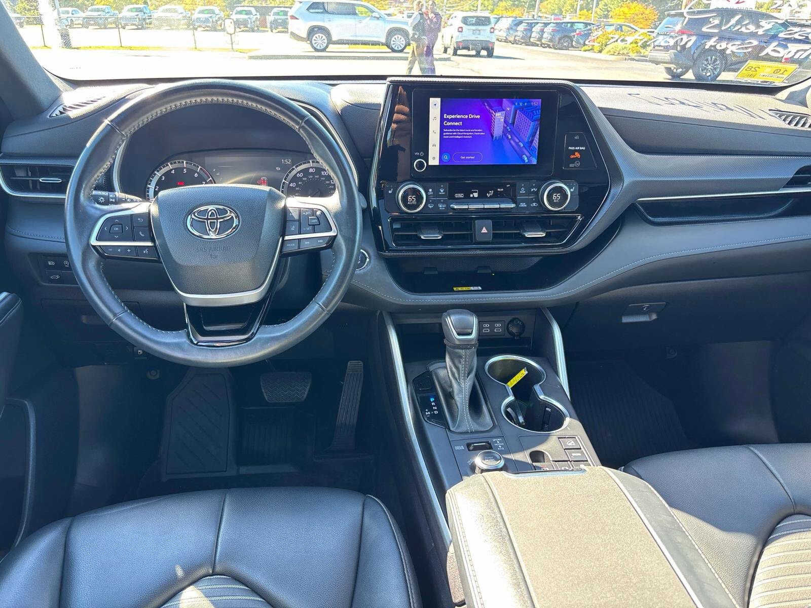 Used 2023 Toyota Highlander XSE AWD/4WD image 11
