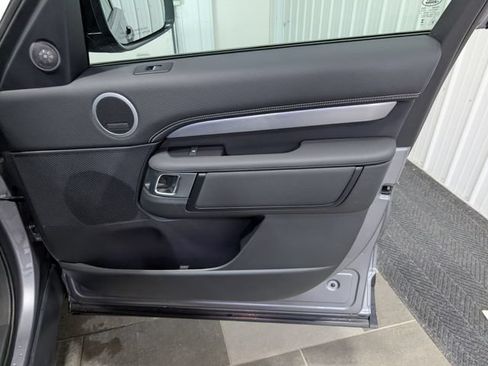 Used 2025 Land Rover Discovery Dynamic SE AWD/4WD image 30