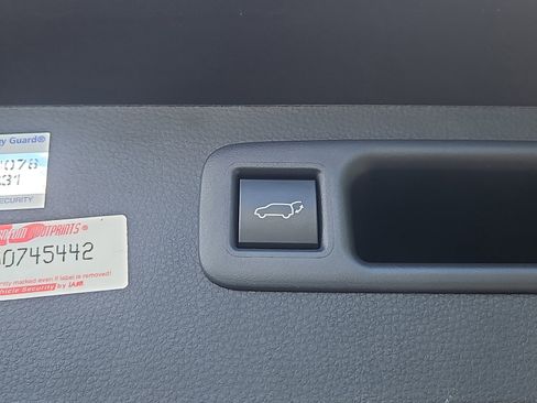 Used 2023 Toyota Highlander image 13