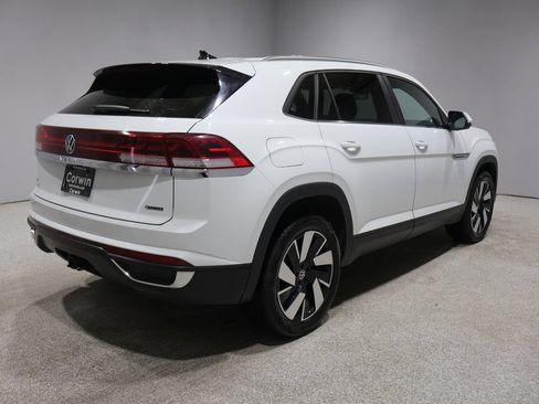 Used 2025 Volkswagen Atlas Cross Sport SE AWD/4WD image 2
