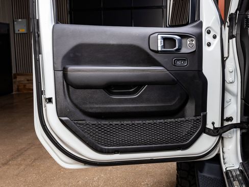 Used 2021 Jeep Wrangler Unlimited Sahara AWD/4WD image 36