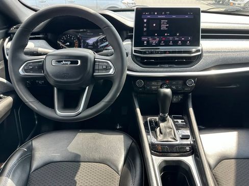 Used 2023 Jeep Compass Latitude w/ Convenience Group AWD/4WD image 4