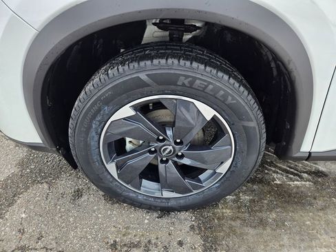 Used 2024 Nissan Rogue SV image 29