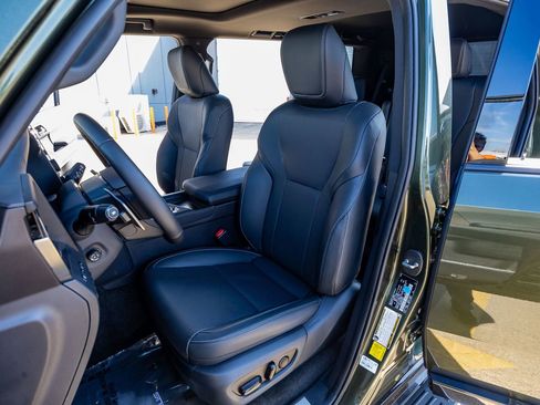 Used 2025 Lexus GX 550 w/ Accessory Package (Z1) image 26