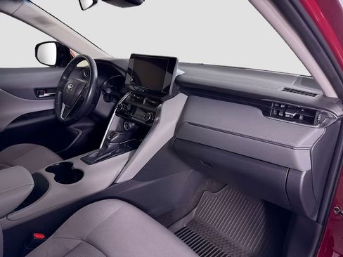 Used 2024 Toyota Venza LE AWD/4WD image 21