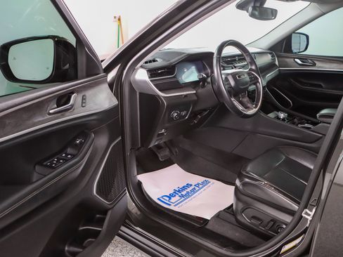 Used 2022 Jeep Grand Cherokee L Limited w/ Black Appearance Package RWD image 3