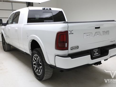 Used 2025 RAM 2500 Limited AWD/4WD image 3