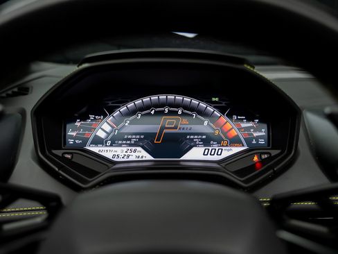 Used 2020 Lamborghini Huracan EVO RWD image 45