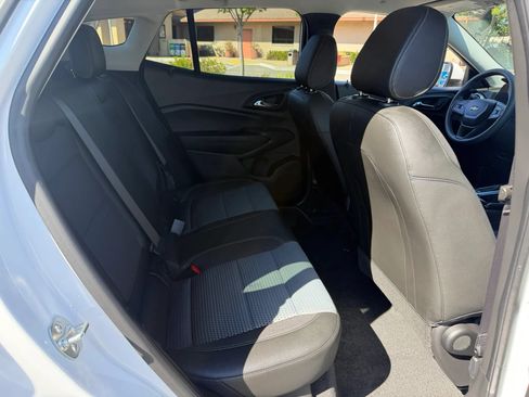 Used 2025 Chevrolet Trax LT w/ LPO, Blackout Package FWD image 14