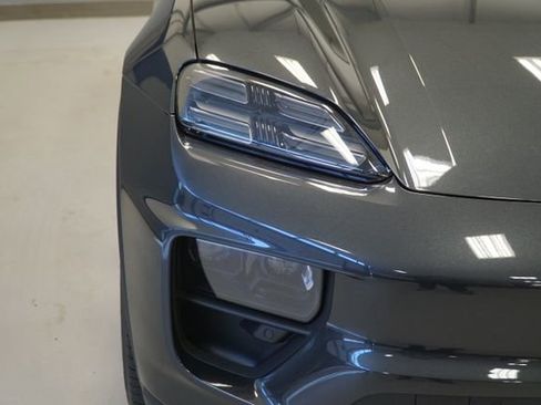 New 2026 Porsche Macan 4 Electric image 15