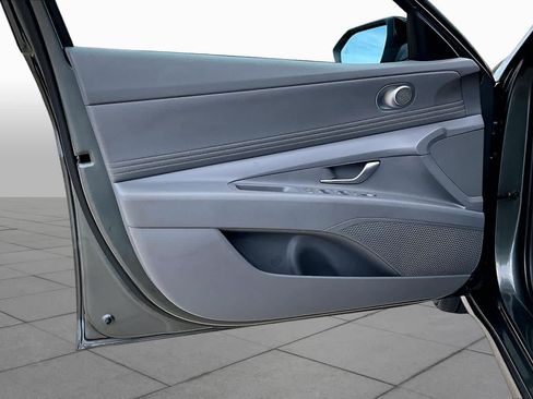 Used 2025 Hyundai Elantra Sport FWD image 20