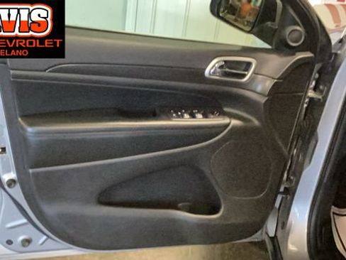 Used 2018 Jeep Grand Cherokee Laredo AWD/4WD image 12