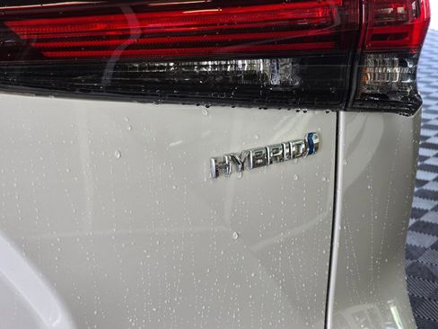 Used 2024 Toyota Highlander Platinum image 15