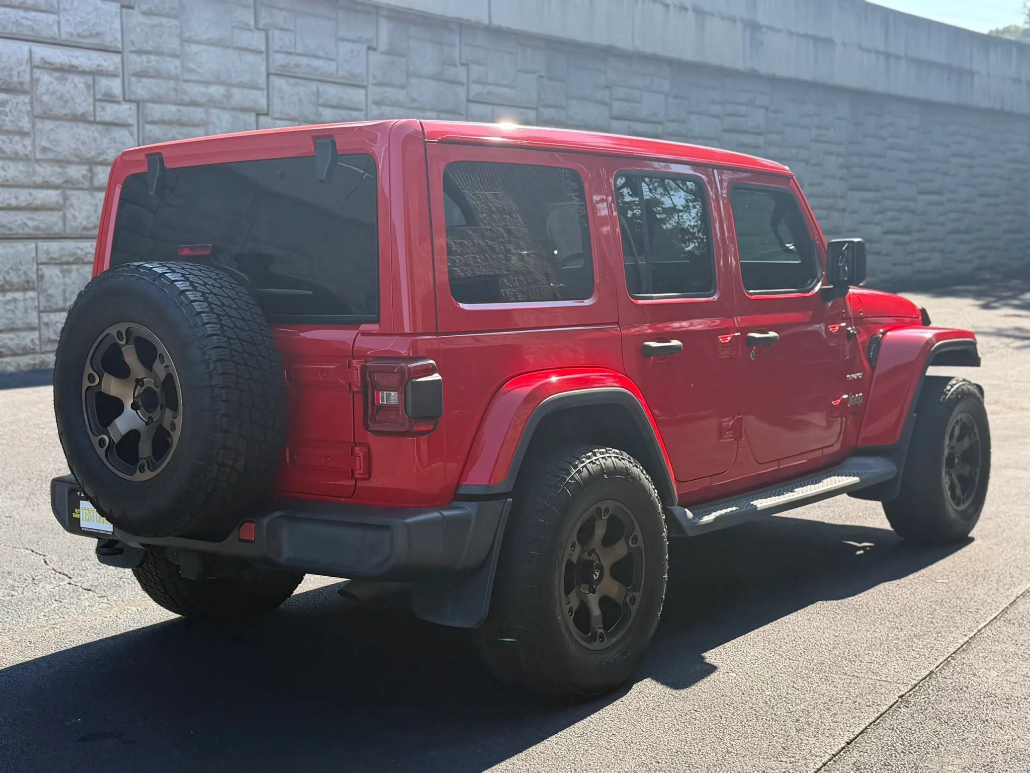 Used 2019 Jeep Wrangler Unlimited Sahara w/ LED Lighting Group AWD/4WD image 7