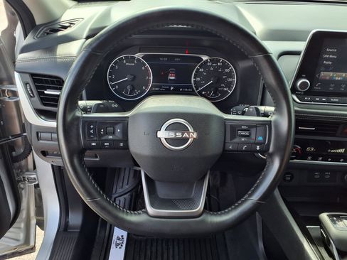 Used 2025 Nissan Rogue SV FWD image 5
