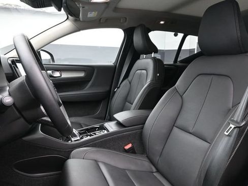Used 2025 Volvo XC40 B5 Plus AWD/4WD image 10
