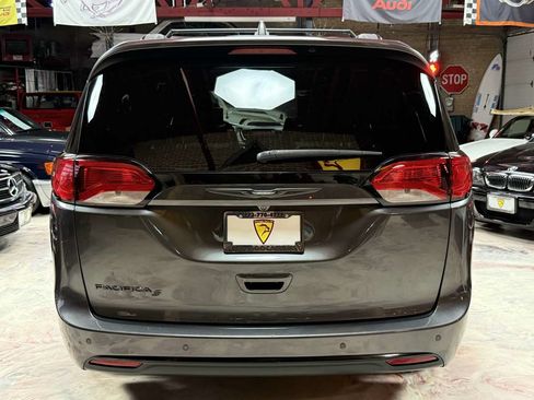 Used 2019 Chrysler Pacifica Touring-L Plus w/ Advanced Safetytec Group FWD image 5