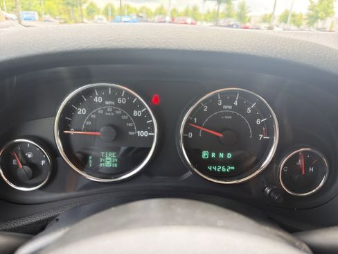 Used 2018 Jeep Wrangler Unlimited Sahara w/ Connectivity Group AWD/4WD image 14