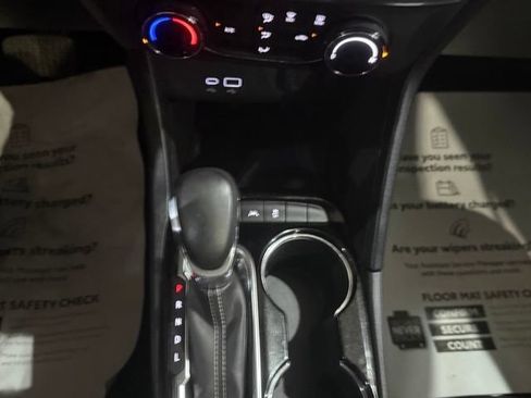 Used 2024 Buick Encore GX Preferred FWD image 23