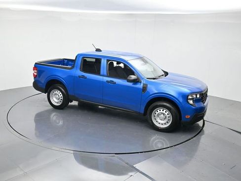 New 2025 Ford Maverick XL image 39