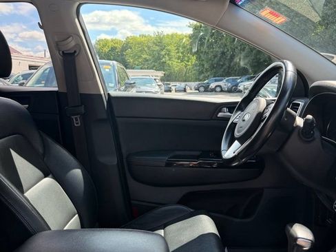 Used 2022 Kia Sportage EX AWD/4WD image 9
