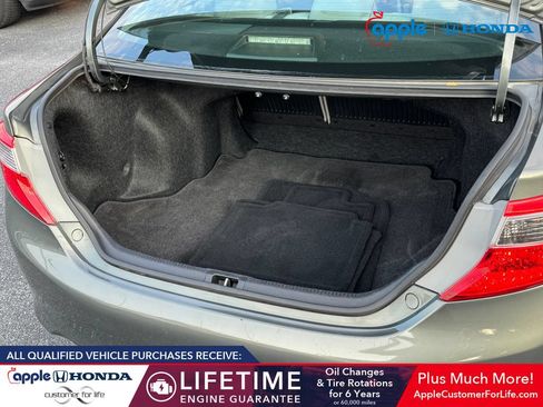 Used 2014 Toyota Camry LE FWD image 17