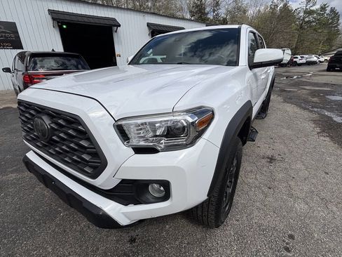 Used 2021 Toyota Tacoma TRD Off-Road w/ Technology Package image 18