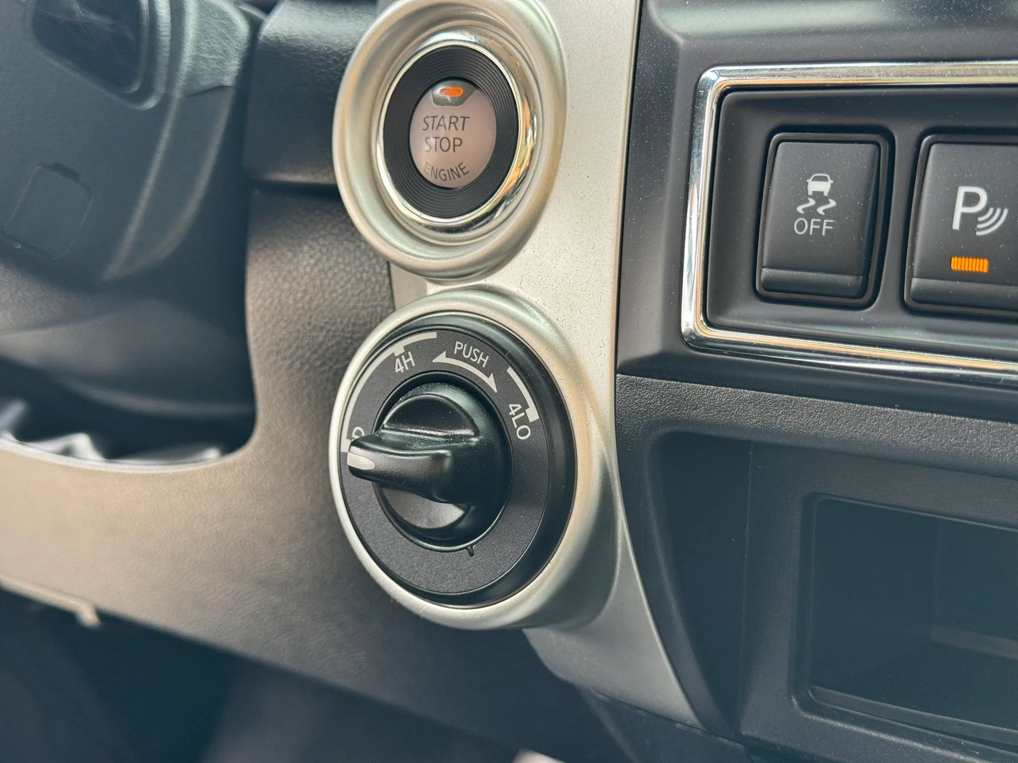 Used 2017 Nissan Titan SL AWD/4WD image 17