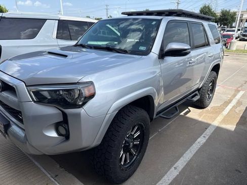 Used 2019 Toyota 4Runner TRD Off-Road Premium AWD/4WD image 2