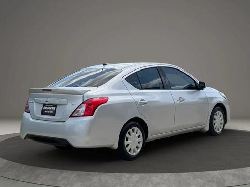 Used 2018 Nissan Versa SV FWD image 3