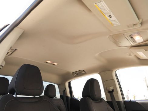 Used 2017 GMC Canyon SLE RWD image 21