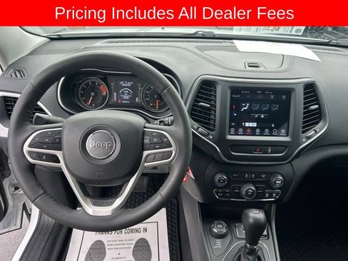 Used 2022 Jeep Cherokee Latitude AWD/4WD image 5