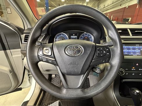 Used 2016 Toyota Camry LE image 27