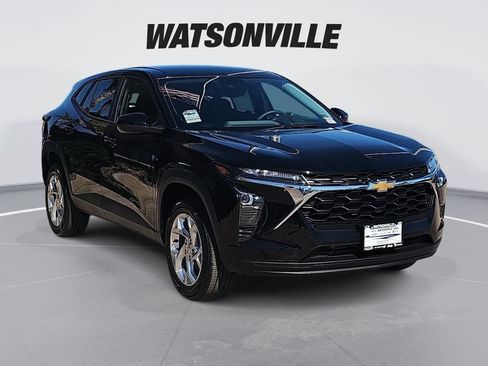 New 2026 Chevrolet Trax LS w/ LS Convenience Package FWD image 1