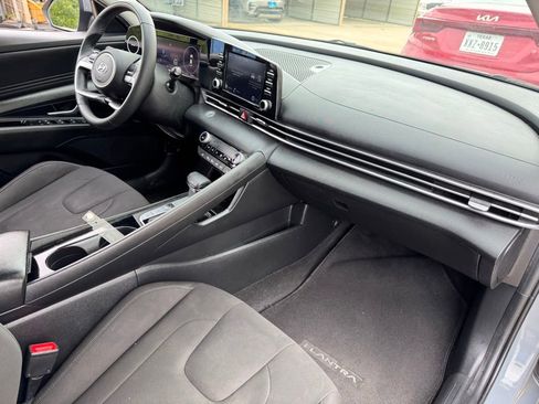 Used 2021 Hyundai Elantra SEL w/ Convenience Package FWD image 13