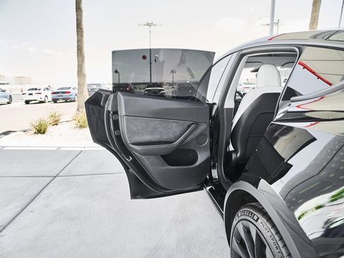 Used 2023 Tesla Model Y Long Range AWD/4WD image 14