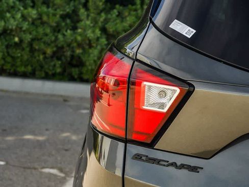 Used 2019 Ford Escape SEL image 7