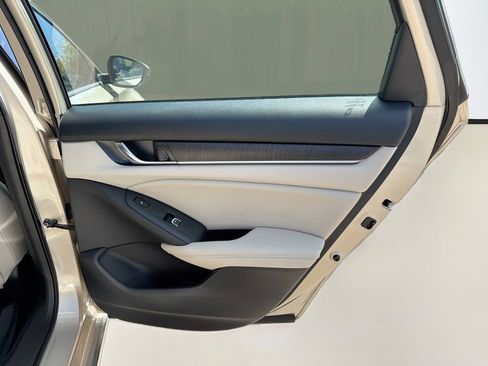 Used 2019 Honda Accord Touring image 31