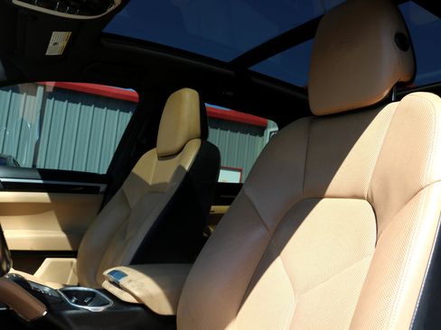 Used 2015 Porsche Cayenne S w/ Premium Package image 18
