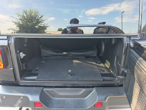 Used 2020 Jeep Wrangler Unlimited Sahara AWD/4WD image 16