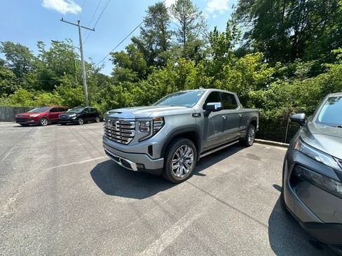 Used 2025 GMC Sierra 1500 Denali AWD/4WD image 5