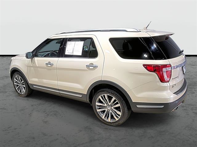 Used 2018 Ford Explorer Platinum AWD/4WD image 2