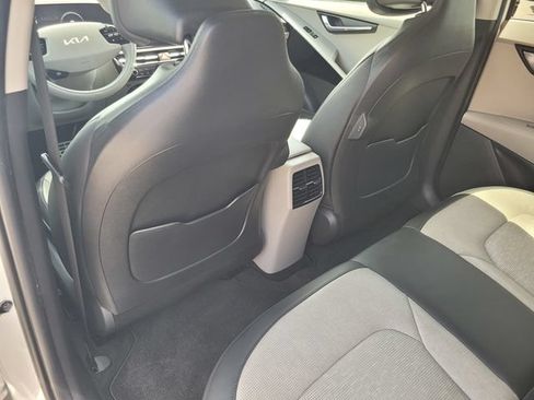 Used 2023 Kia Niro Wave FWD image 12
