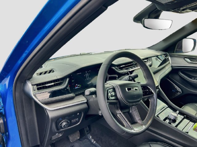Used 2022 Jeep Grand Cherokee Overland AWD/4WD image 6