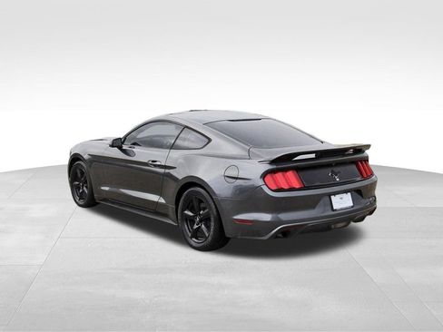 Used 2016 Ford Mustang Coupe RWD image 3